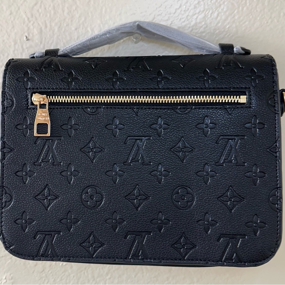 Black Bag - Picture 3 of 9